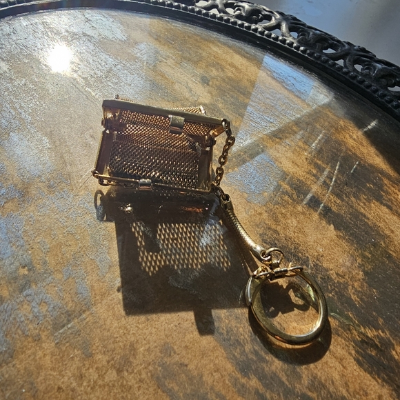 Vintage Mini Coin Purse Keychain - Picture 2 of 2
